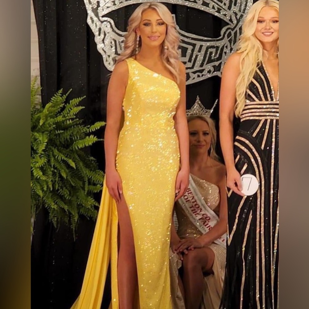 Sherri Hill Dress size 2